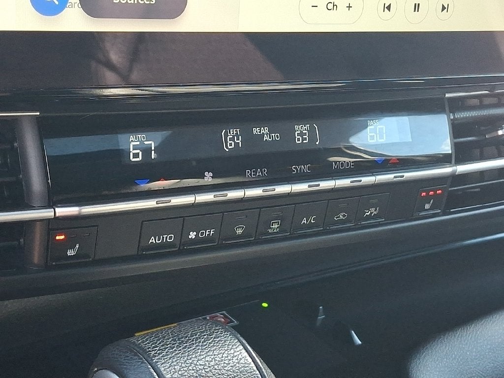 2025 Toyota Sienna Woodland Edition AWD