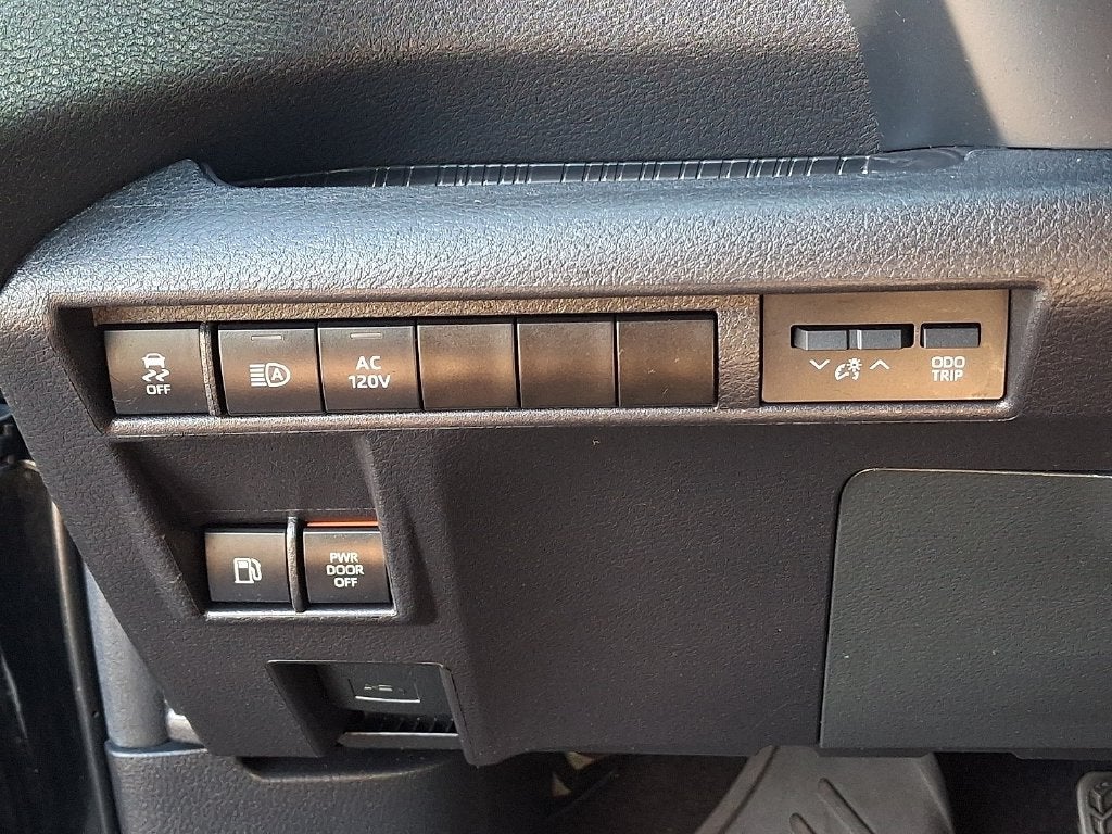 2025 Toyota Sienna Woodland Edition AWD