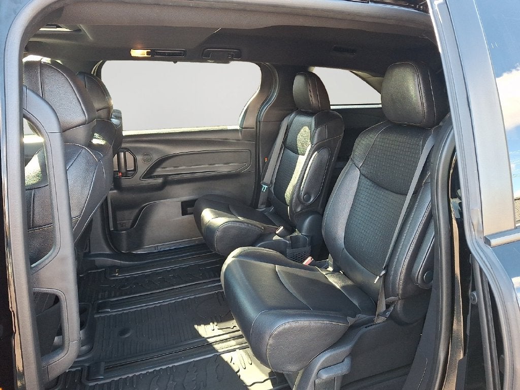 2025 Toyota Sienna Woodland Edition AWD