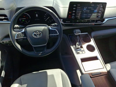 2023 Toyota Sienna XLE