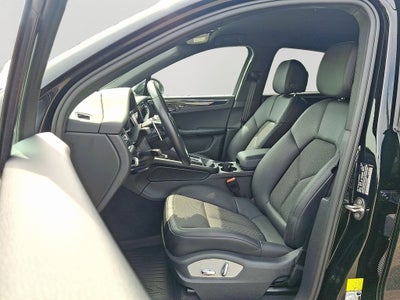 2023 Porsche Macan Base