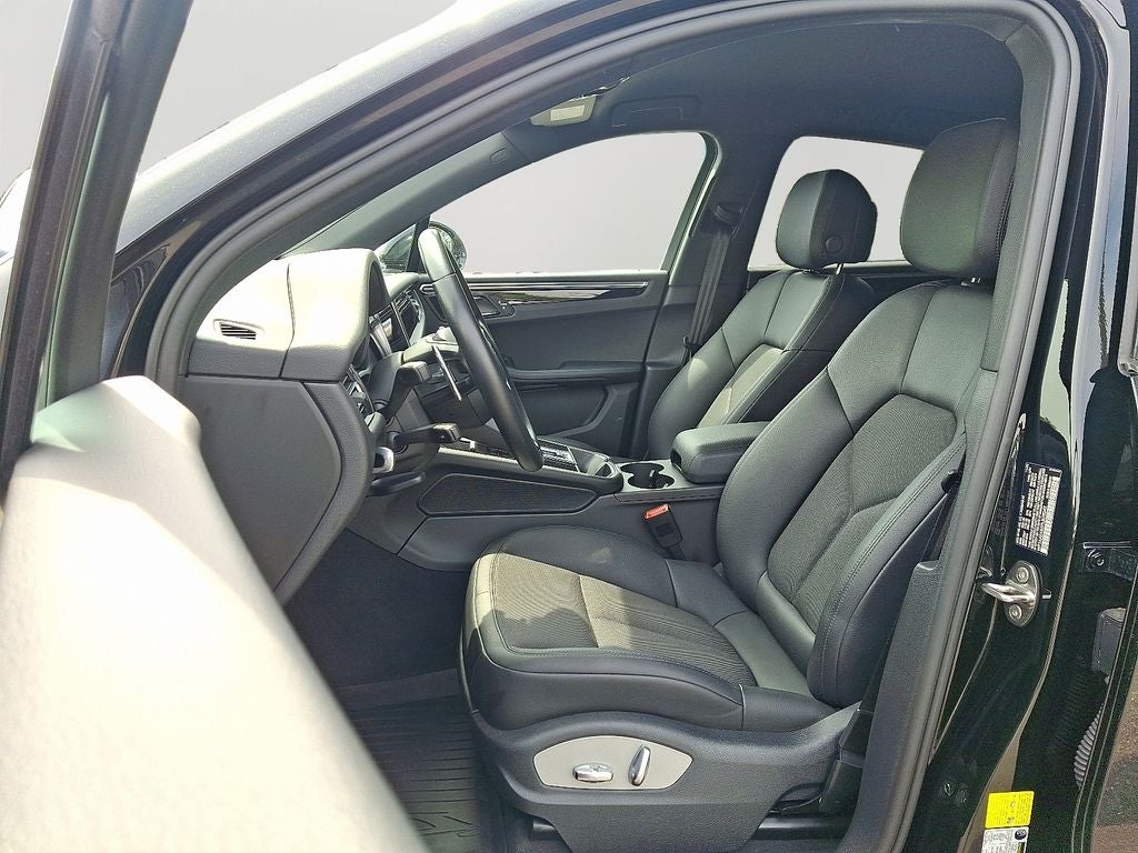 2023 Porsche Macan Base