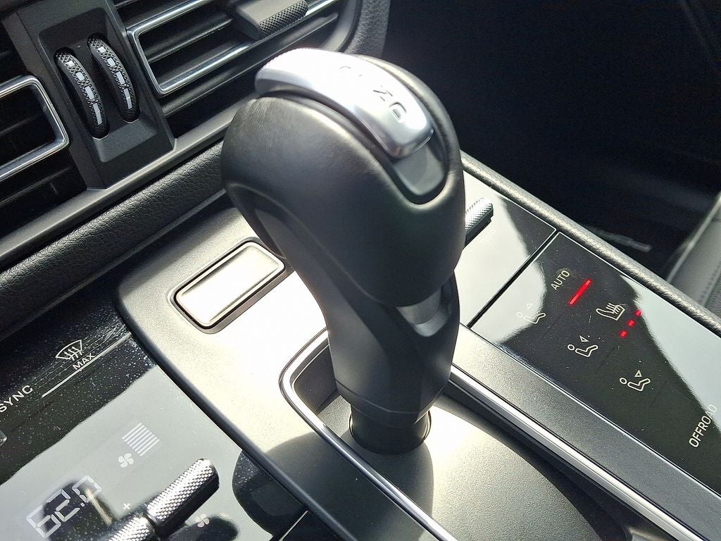 2023 Porsche Macan Base