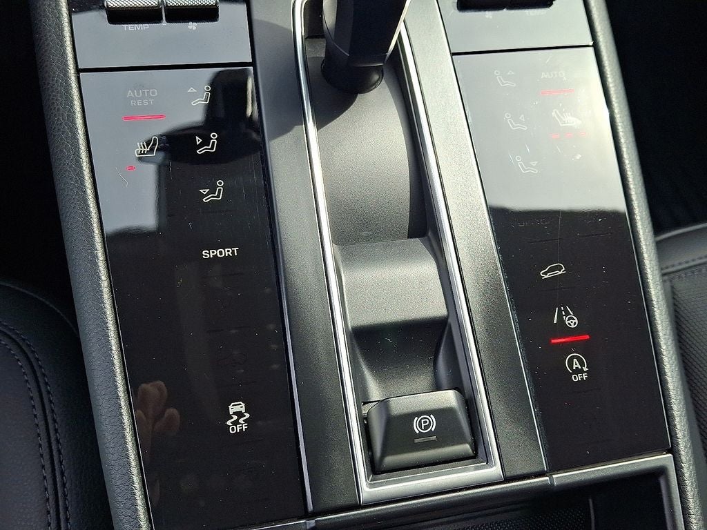 2023 Porsche Macan Base