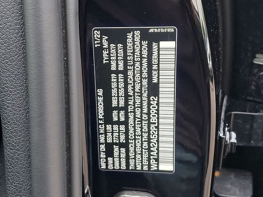 2023 Porsche Macan Base