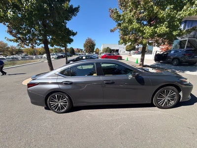 2025 Lexus ES 300h 300h