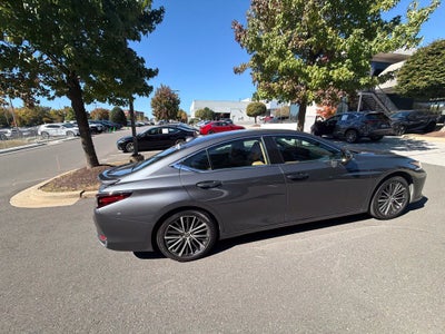 2025 Lexus ES 300h 300h