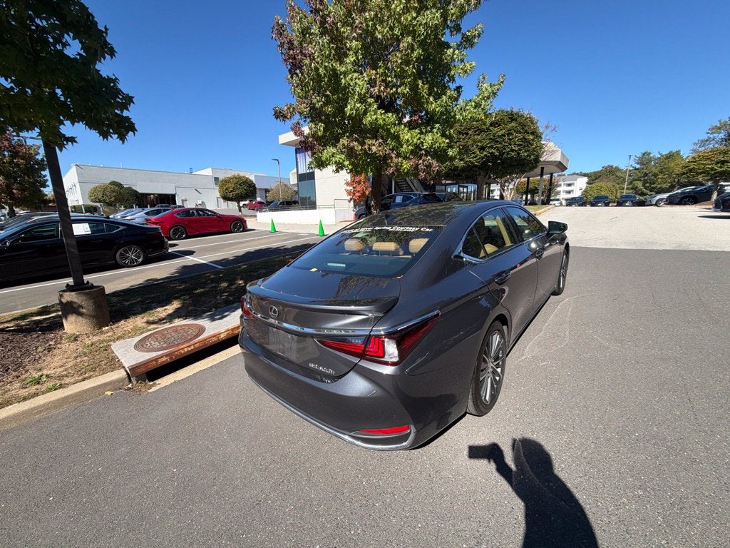 2025 Lexus ES 300h 300h