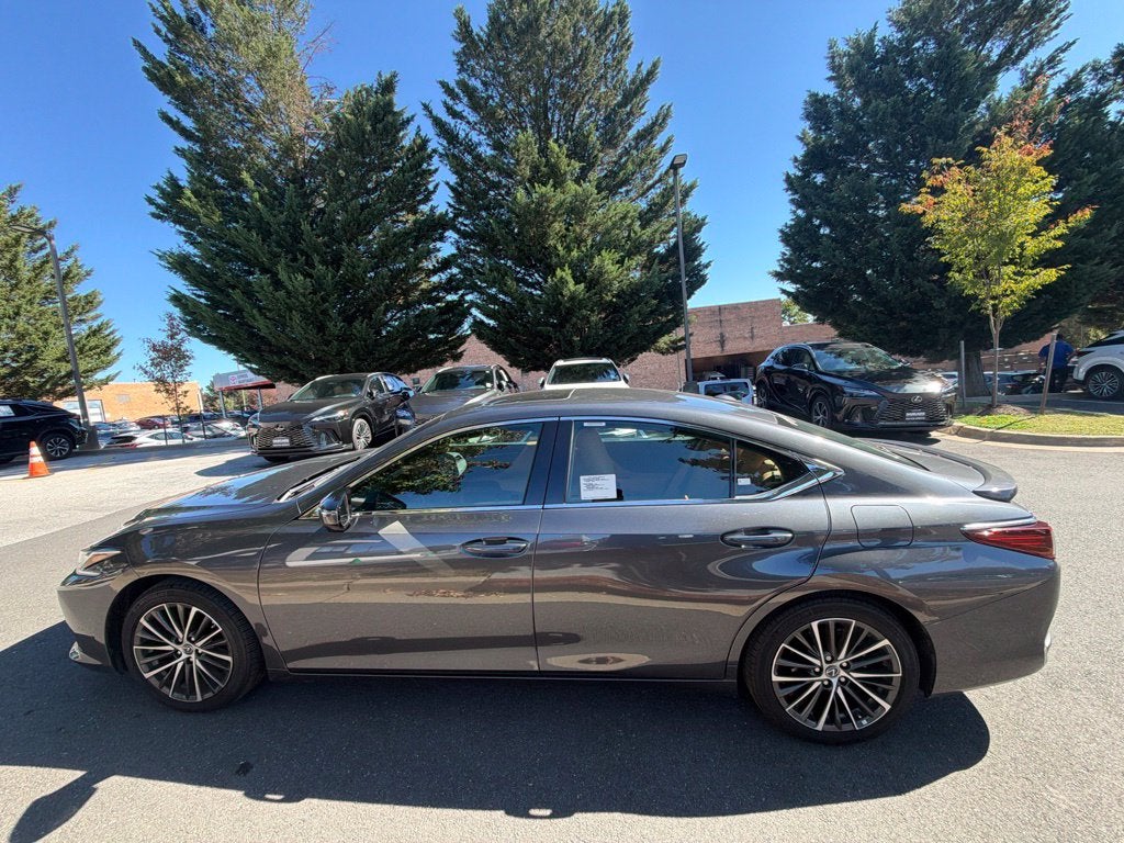 2025 Lexus ES 300h 300h