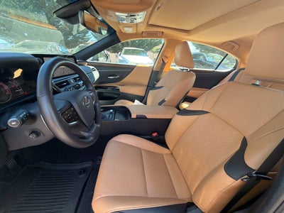 2025 Lexus ES 300h 300h