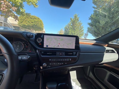 2025 Lexus ES 300h 300h