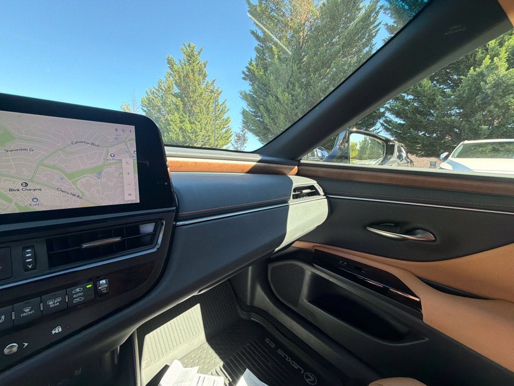 2025 Lexus ES 300h 300h