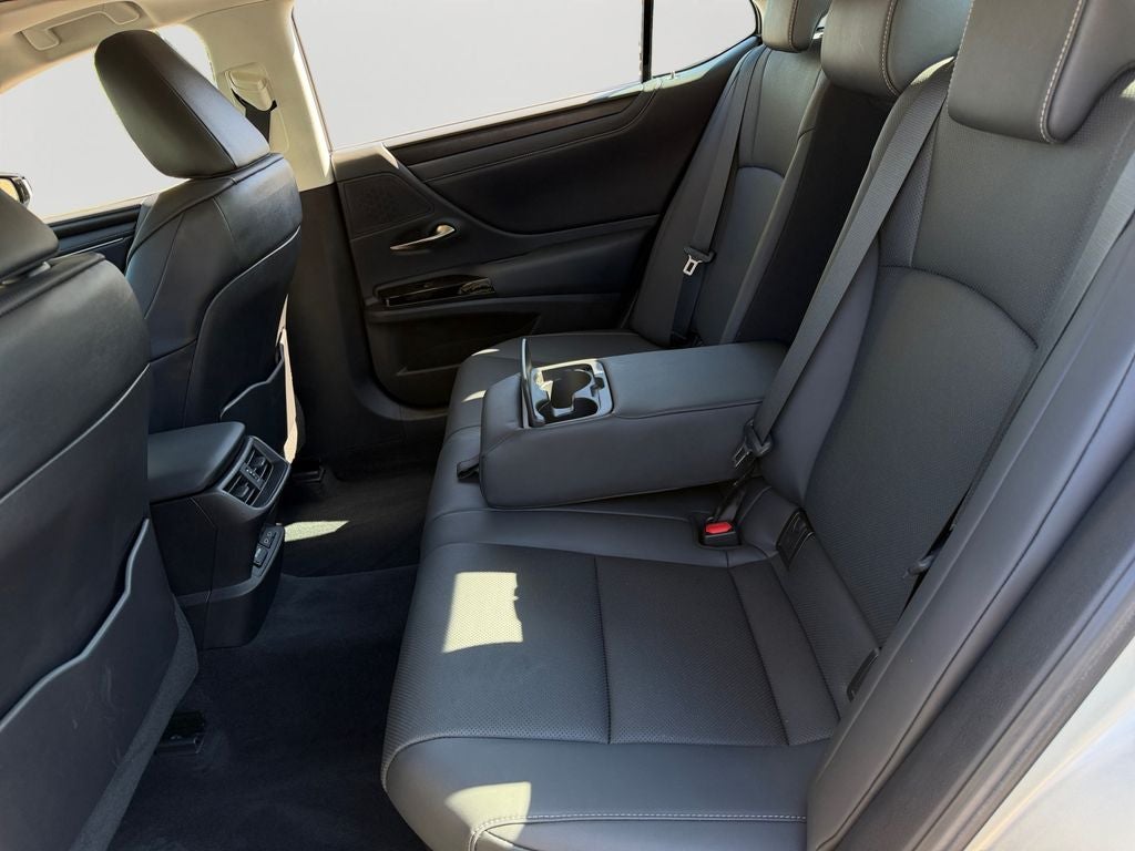 2022 Lexus ES 300h 300h