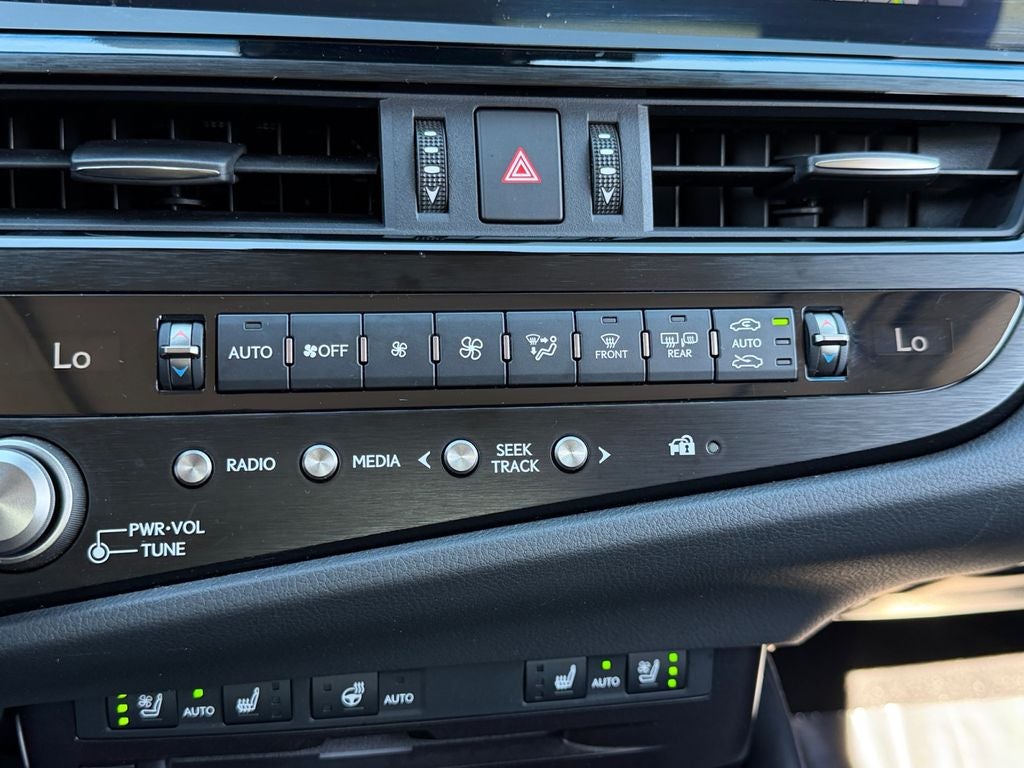2022 Lexus ES 300h 300h