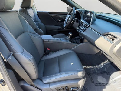 2022 Lexus ES 300h 300h