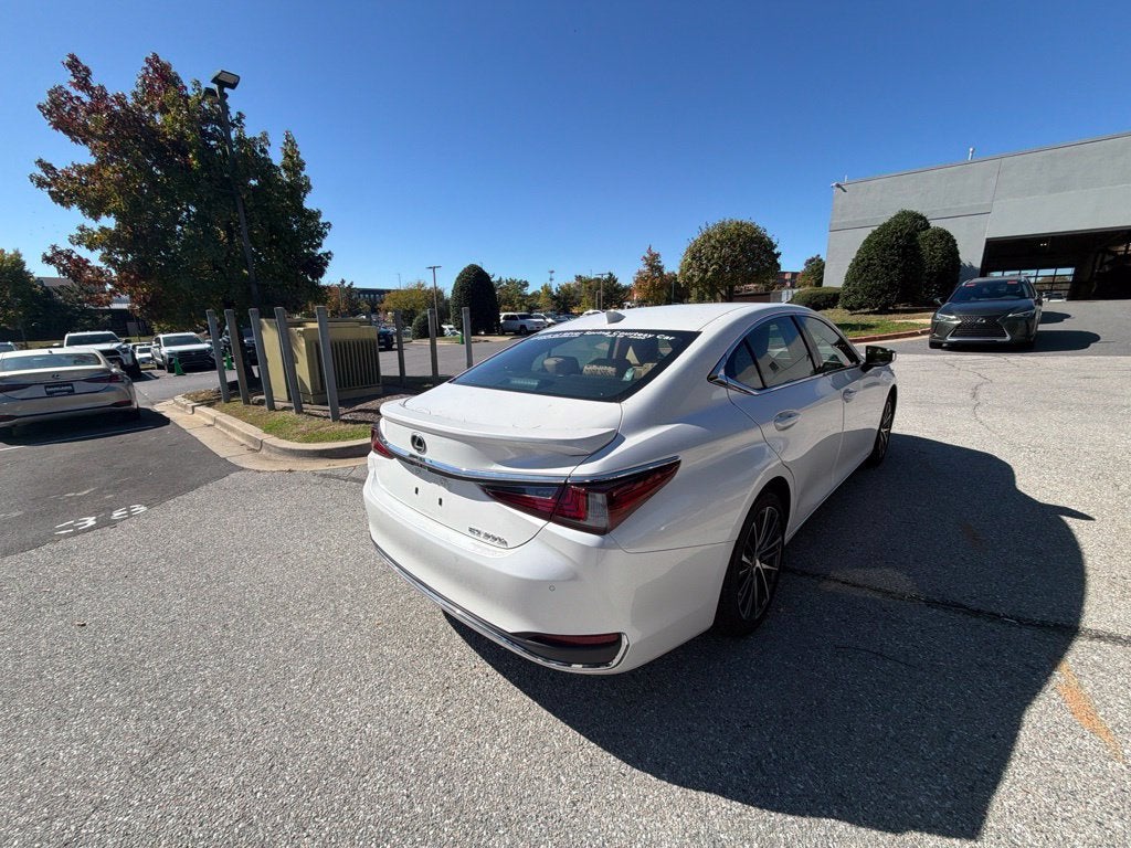 2025 Lexus ES 300h 300h
