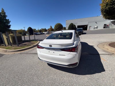 2025 Lexus ES 300h 300h