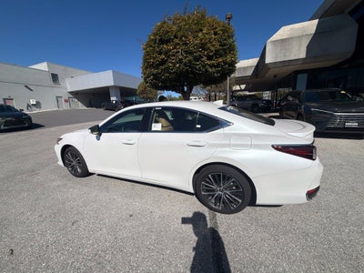 2025 Lexus ES 300h 300h
