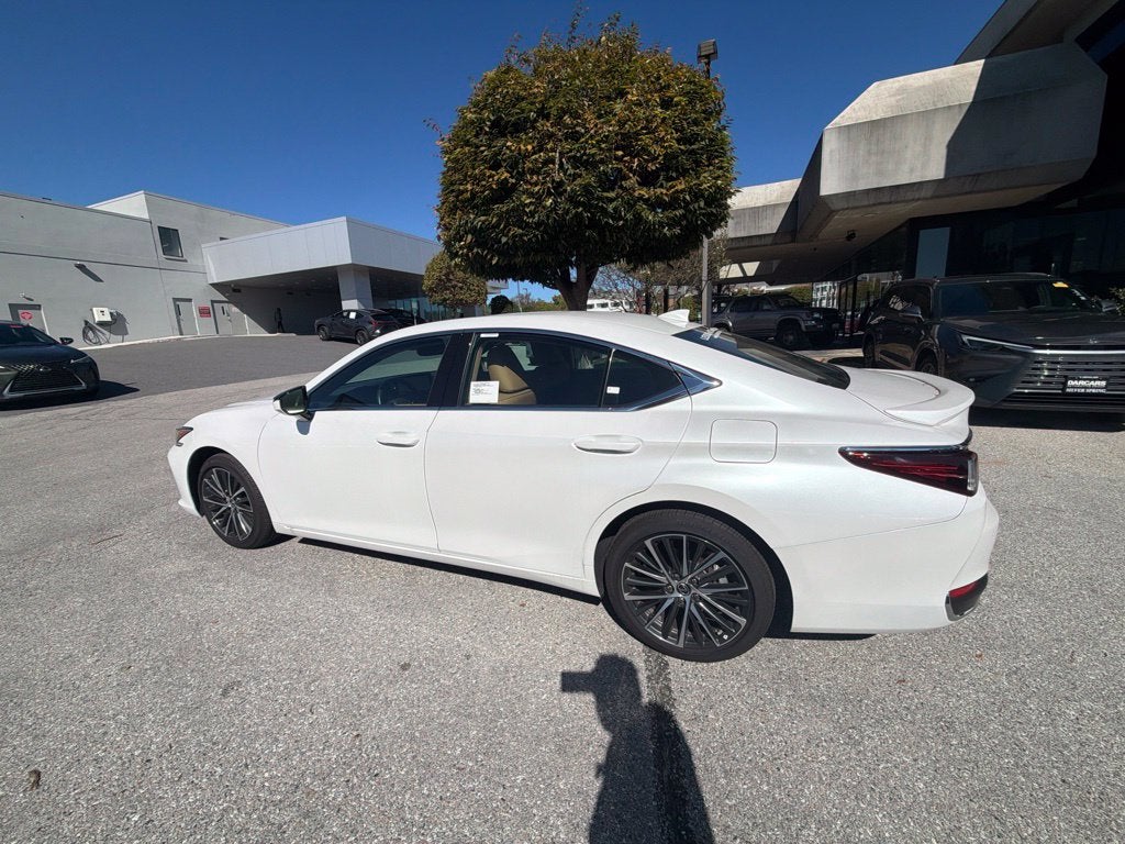 2025 Lexus ES 300h 300h