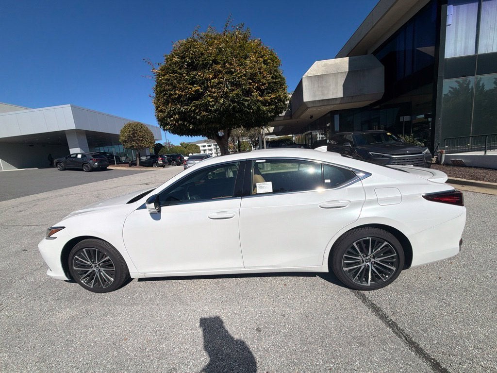 2025 Lexus ES 300h 300h