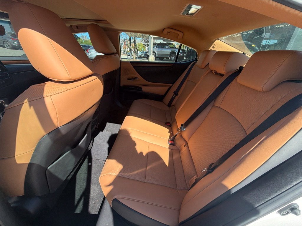 2025 Lexus ES 300h 300h