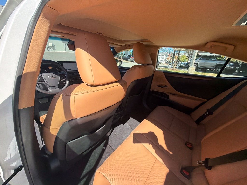 2025 Lexus ES 300h 300h