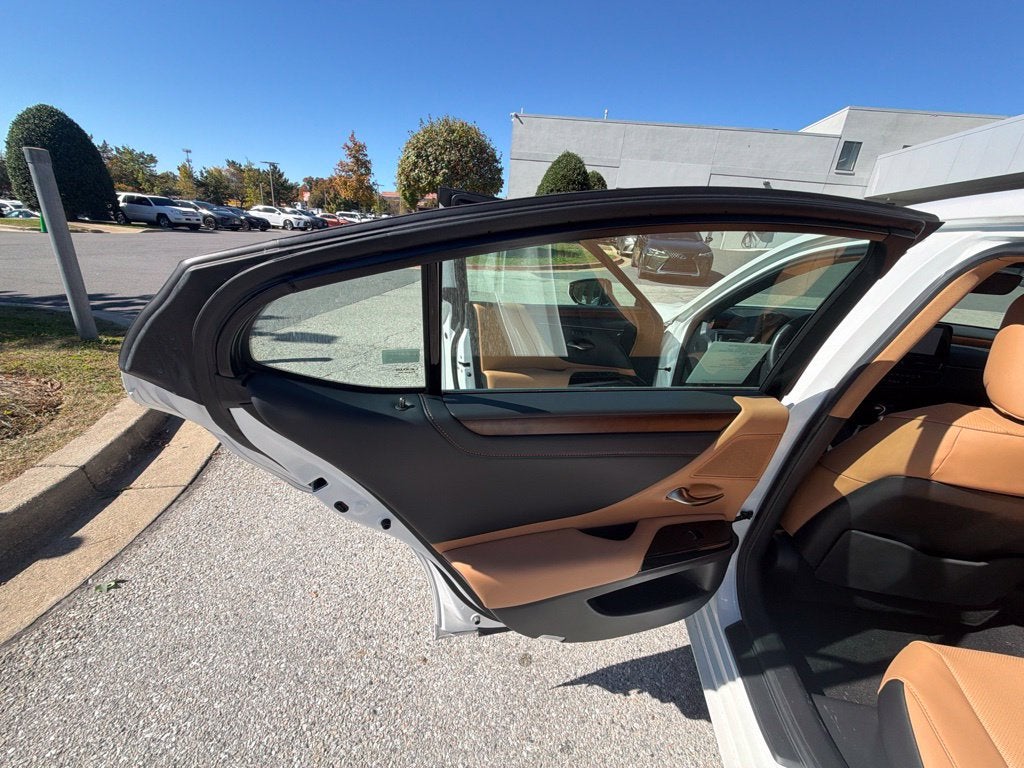 2025 Lexus ES 300h 300h