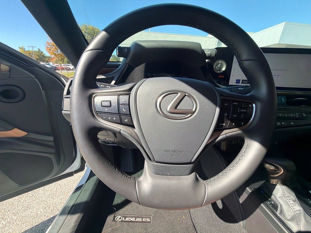 2025 Lexus ES 300h 300h