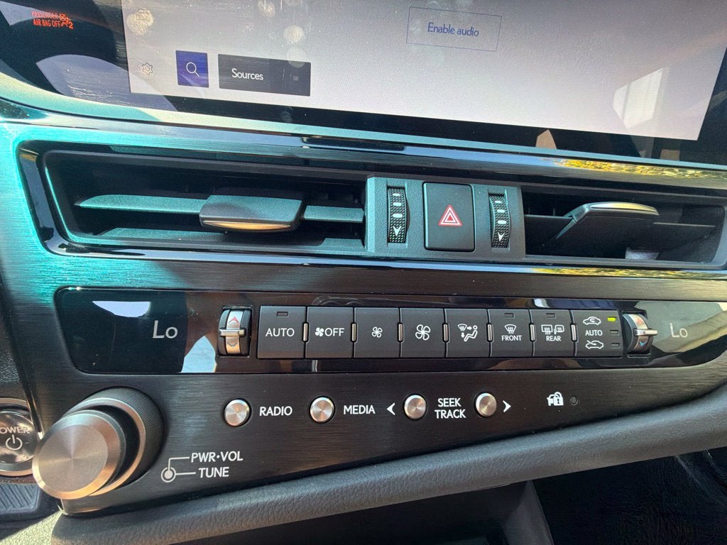 2025 Lexus ES 300h 300h