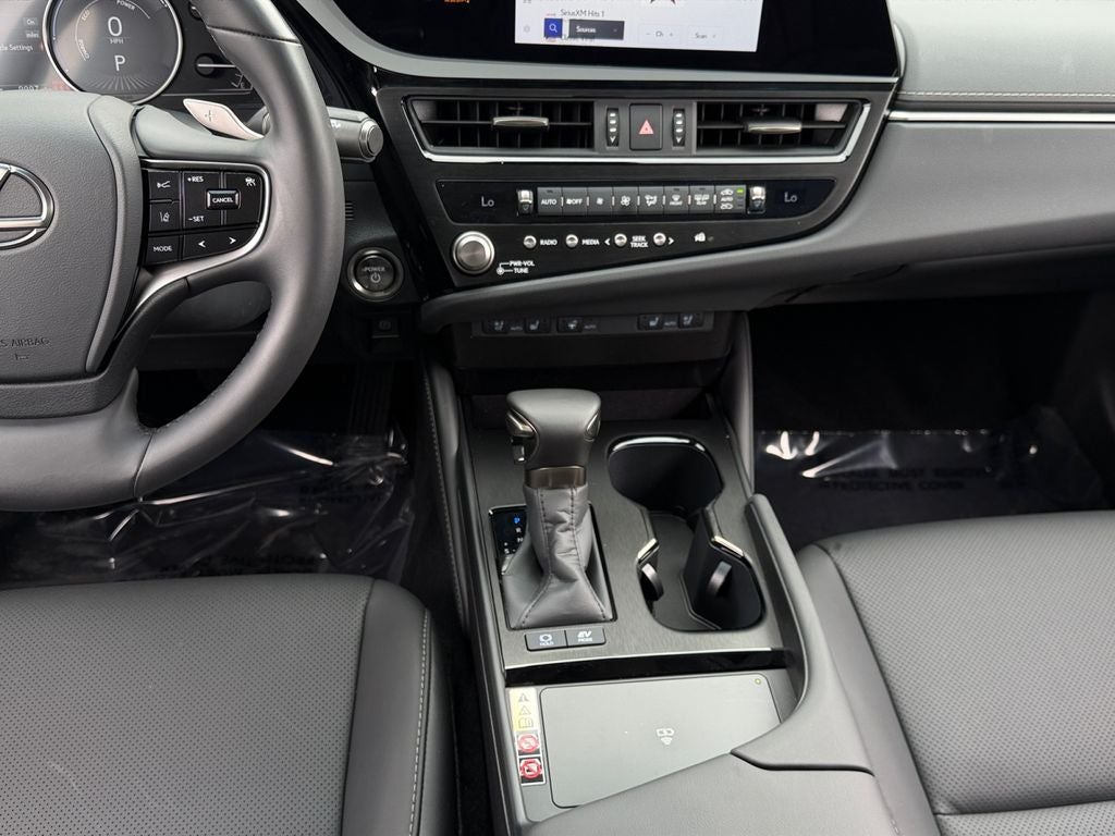 2025 Lexus ES 300h 300h