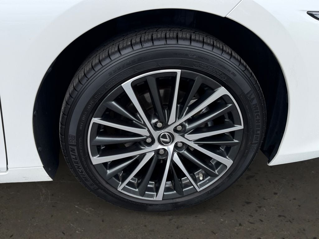 2025 Lexus ES 300h 300h