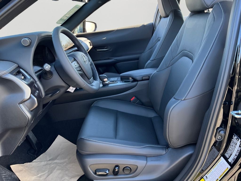 2025 Lexus UX 300h F SPORT Design