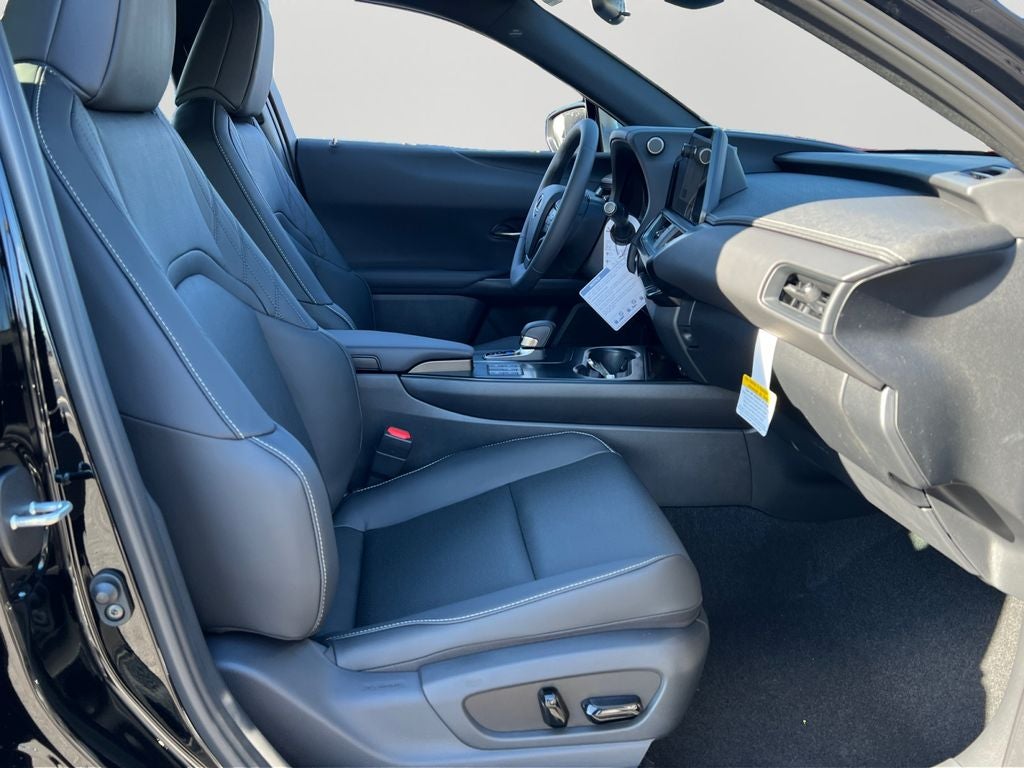 2025 Lexus UX 300h F SPORT Design