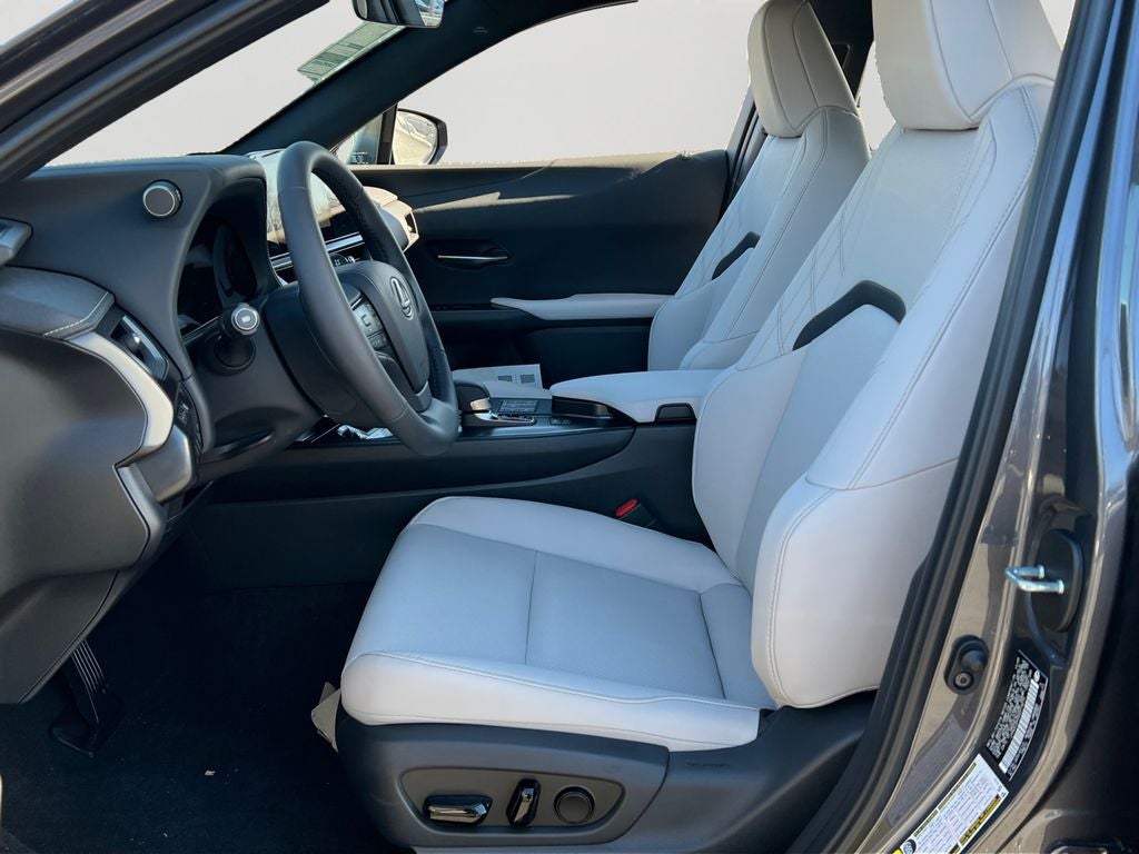 2025 Lexus UX 300h F SPORT Design