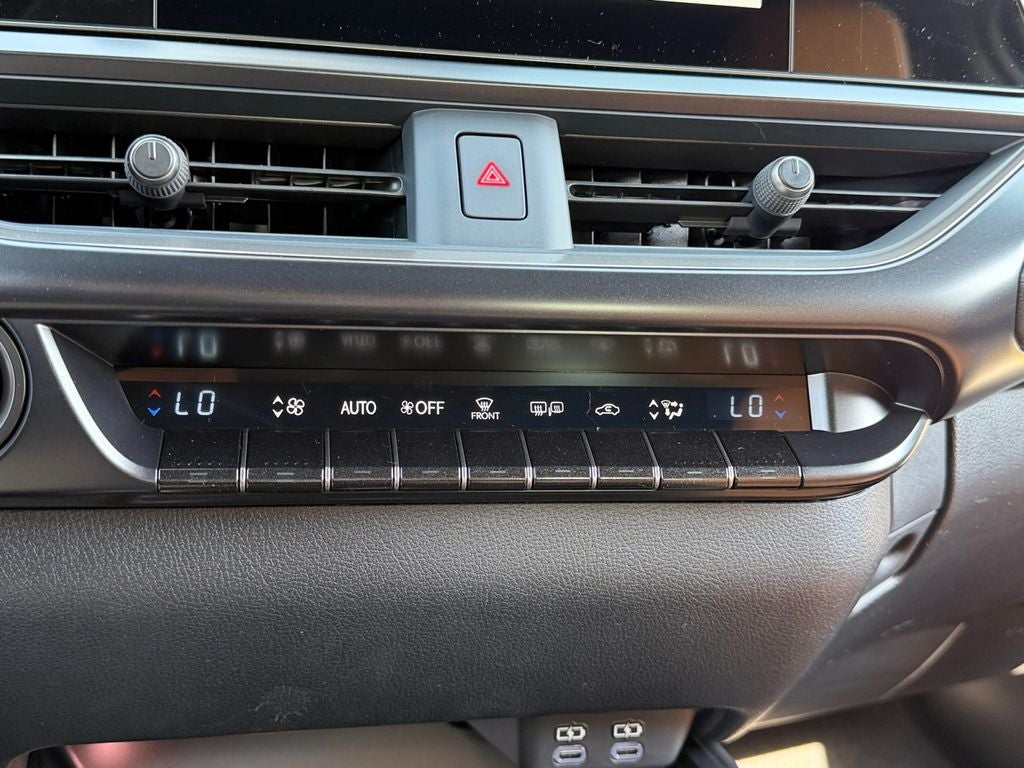 2026 Lexus UX PREMIUM AWD