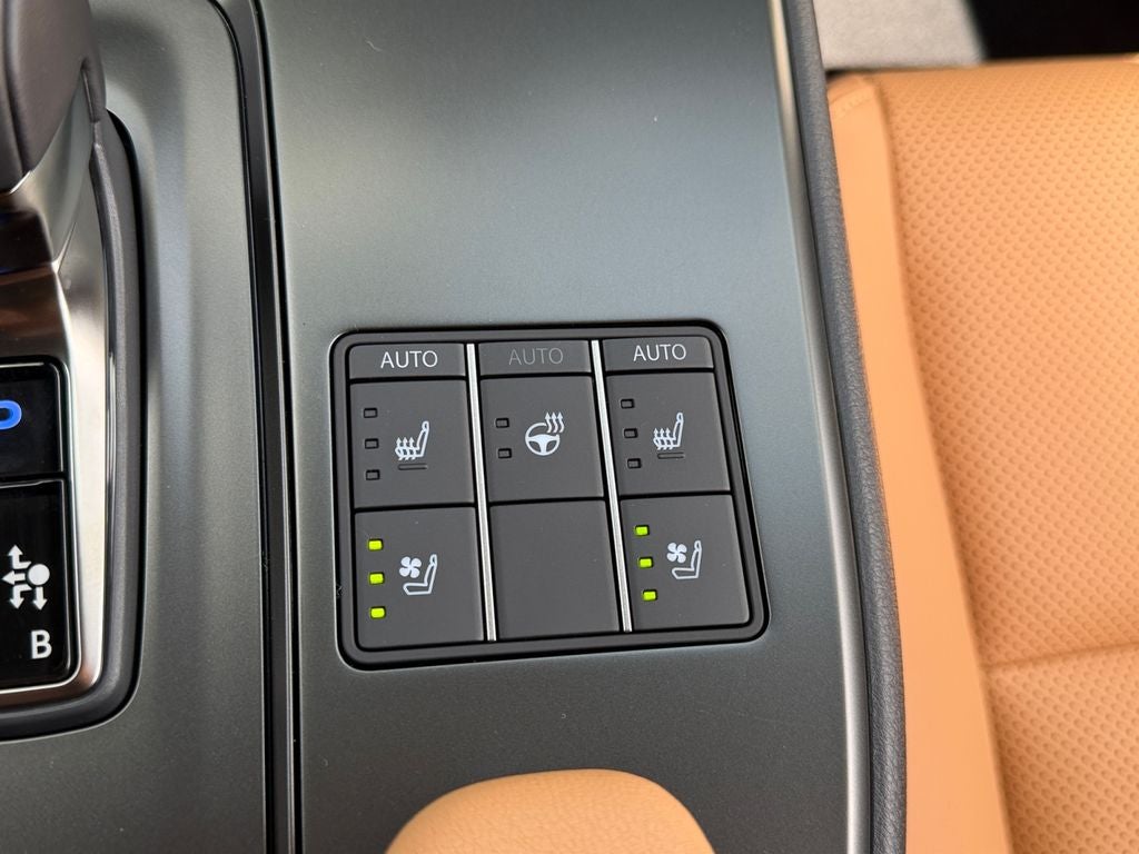 2026 Lexus UX PREMIUM AWD
