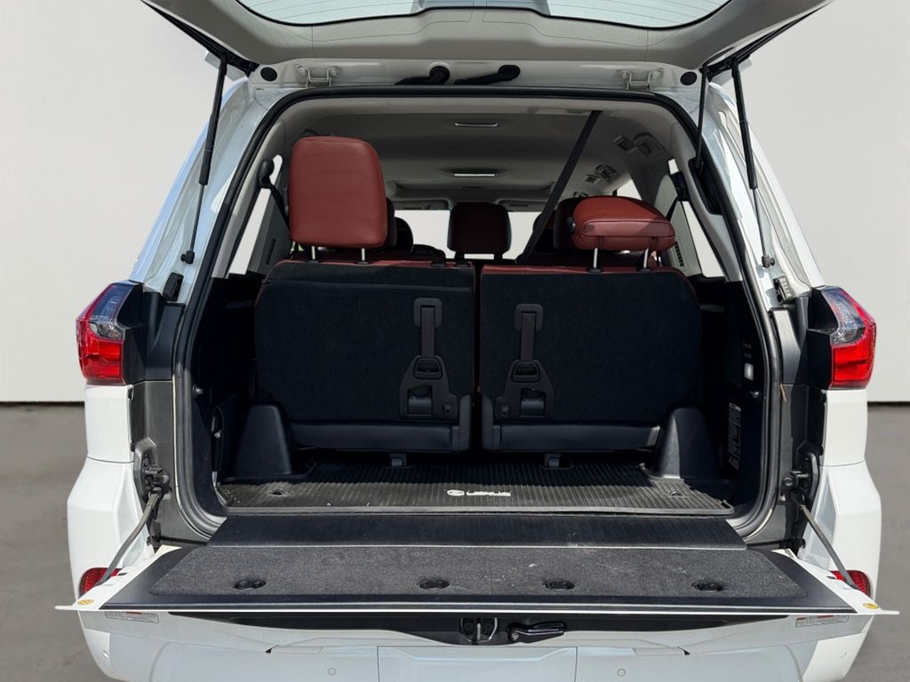 2021 Lexus LX 570 THREE-ROW
