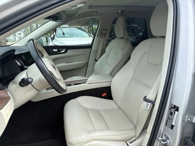 2021 Volvo XC60 T5 Momentum