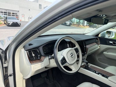 2021 Volvo XC60 T5 Momentum