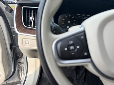 2021 Volvo XC60 T5 Momentum