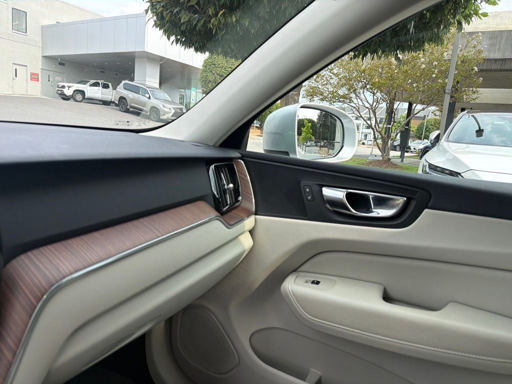 2021 Volvo XC60 T5 Momentum