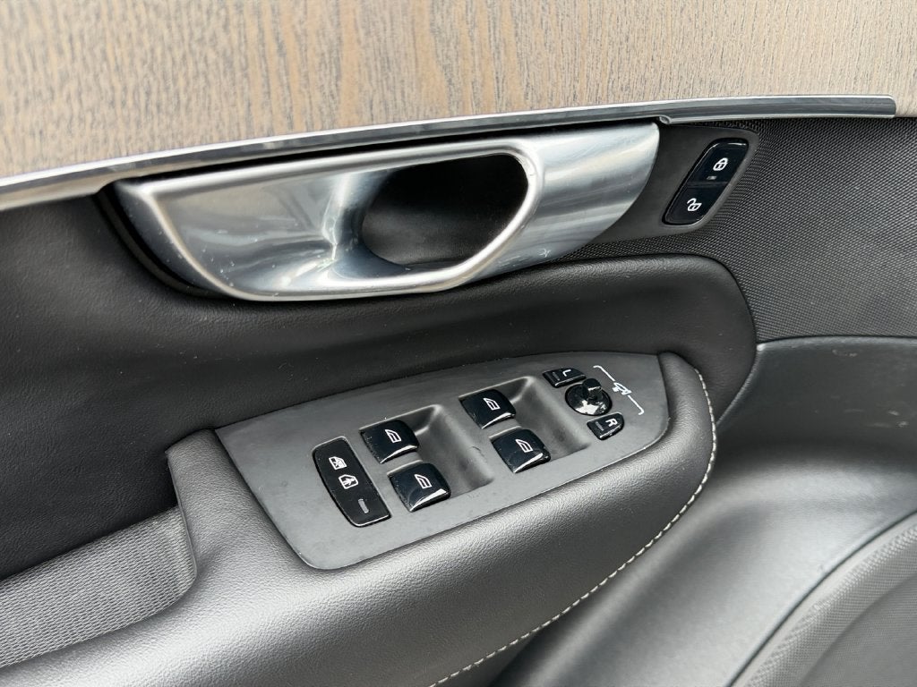 2022 Volvo XC90 Recharge Plug-In Hybrid T8 Inscription Extended Range 7P