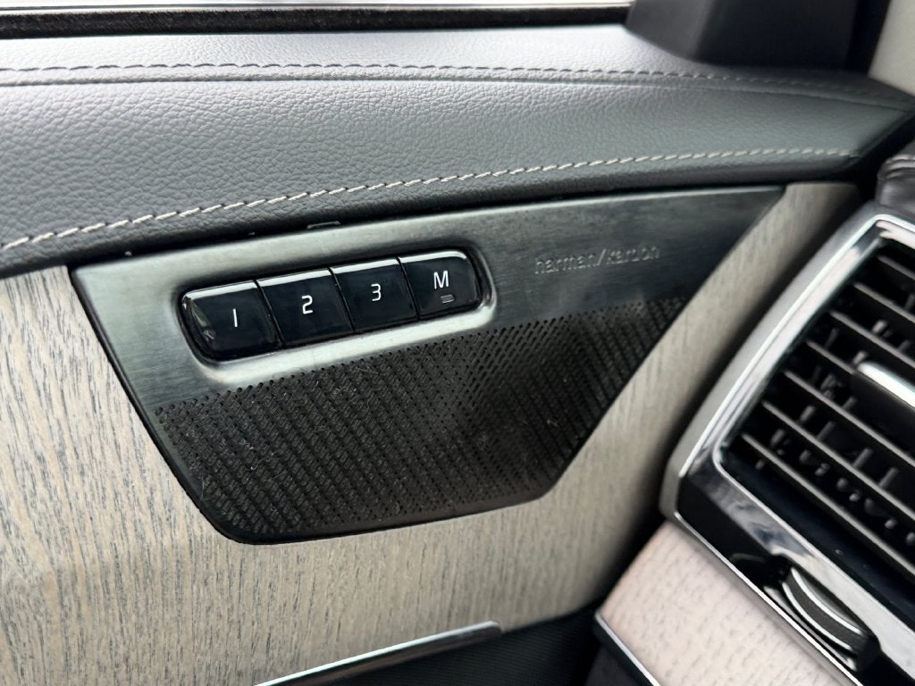 2022 Volvo XC90 Recharge Plug-In Hybrid T8 Inscription Extended Range 7P